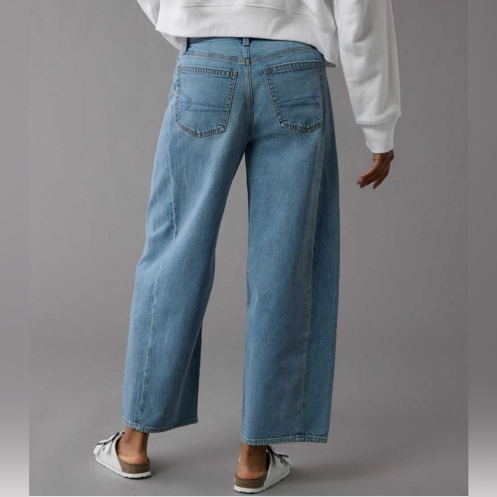 AE Dreamy Drape Strigid Barrel Jean Size 0 Short Inseam - Picture 2 of 3